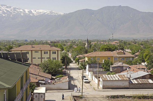 Erzincan Views across town in 2006 2869.jpg Erzingan