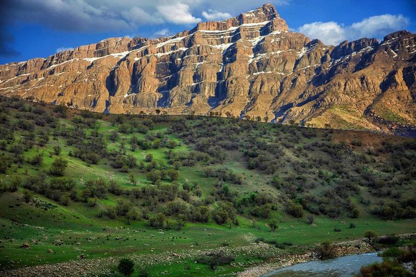 Oshtaran Mountains, Lorestan, Iran.jpg Durûd