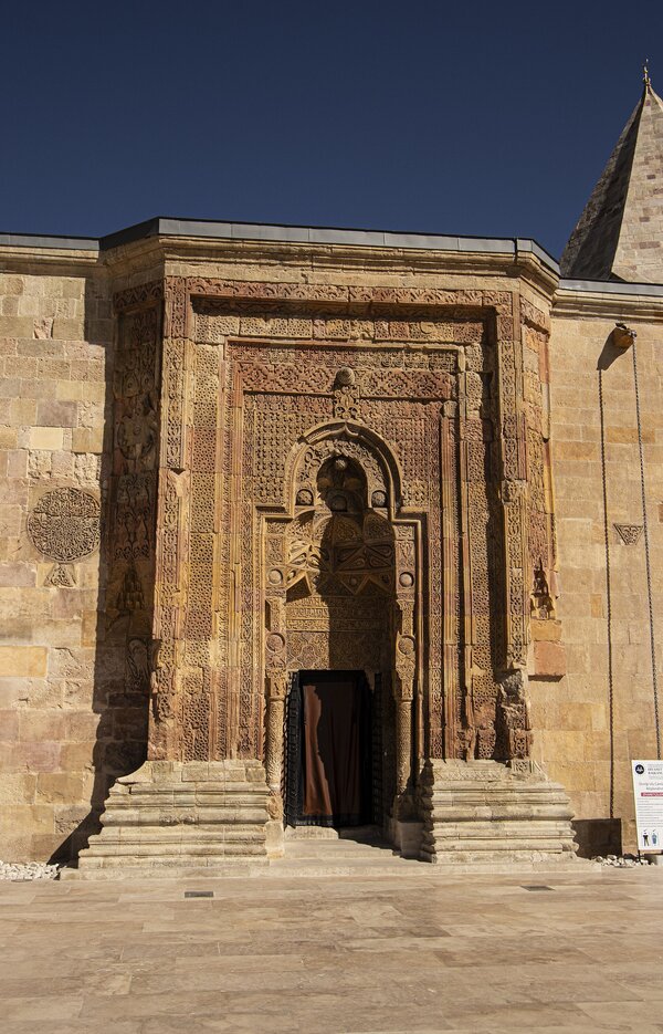 Sivas Divriği Ulu Camii Taç Kapısı.jpg Divirgî
