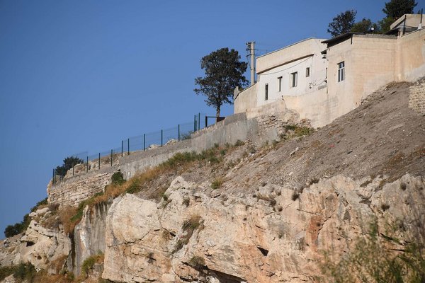 Şanlıurfa View uphill from Haleplibahçe Caddesi in 2025 9377.jpg Eyûbî