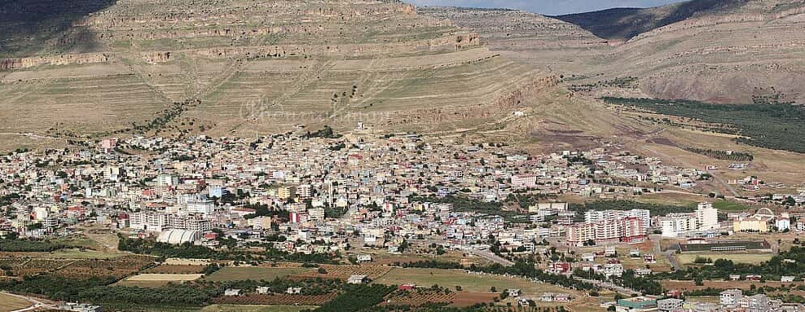 Derik Panoromia.jpg Dêrika Çiyayê Mazî