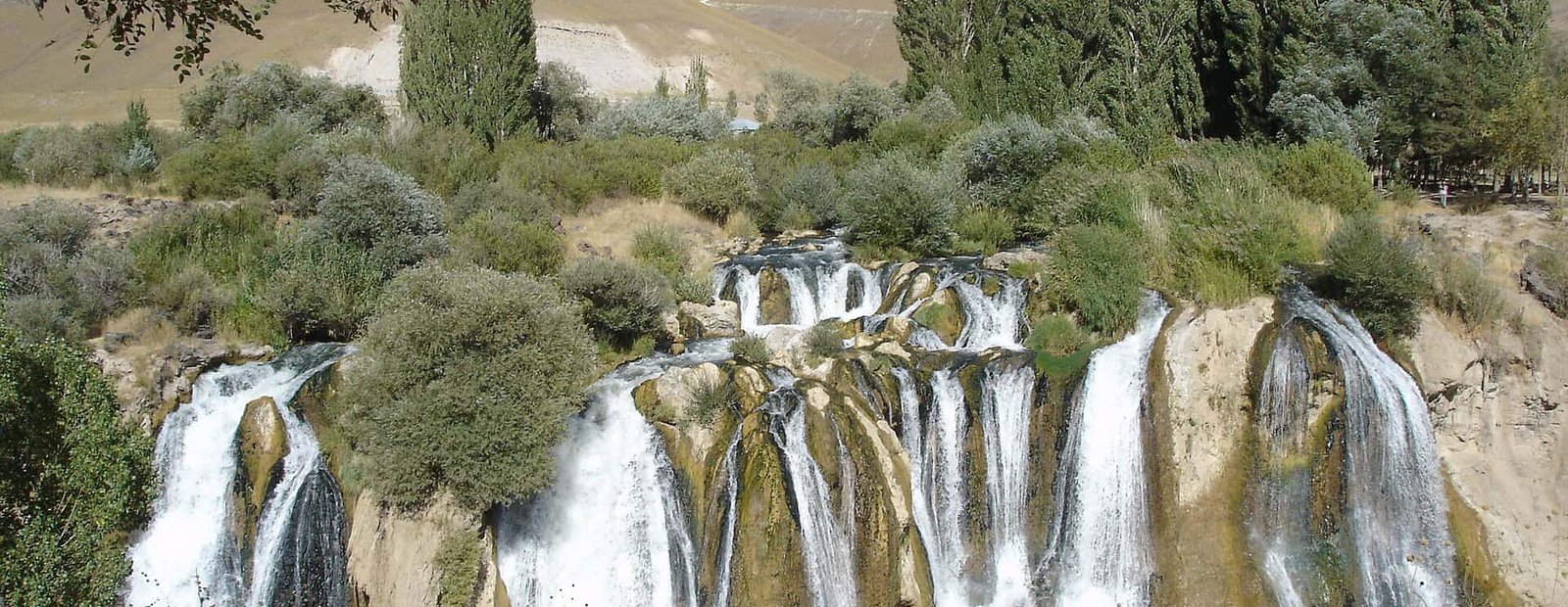 Muradiye-Waterfall 02.JPG Bêgirî