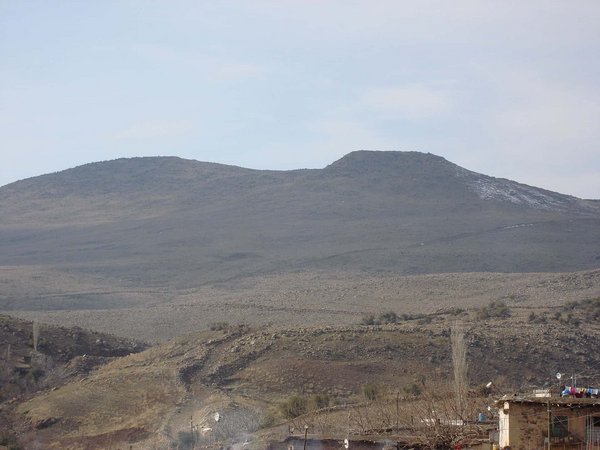 Karadut Köyünden Karüce dagının görünümü - panoramio.jpg Kilis