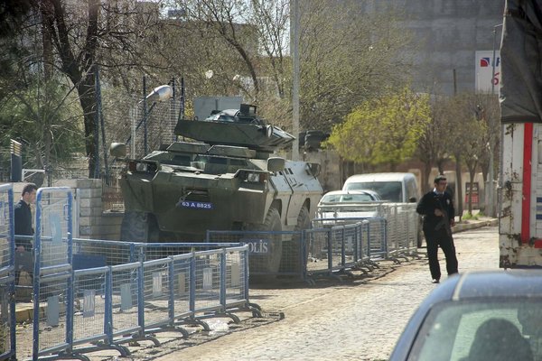 Tanque em Suruç.jpg Pirsûs