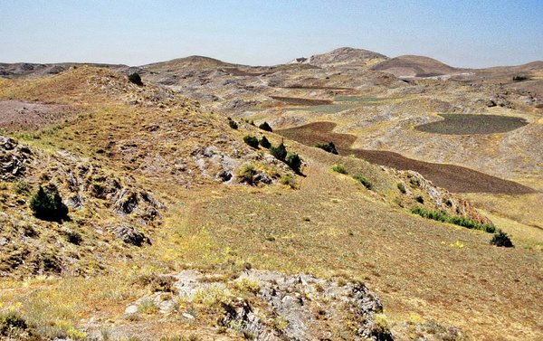 İmranlı 08 1991 Gipskarst mit Feldflur.jpg Maciran