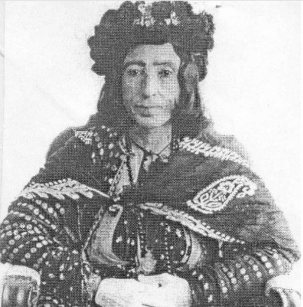 Adele khanem jaf.jpg Şarezûr