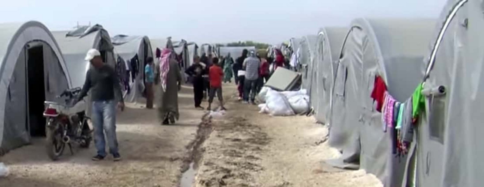 Kurdish Refuge Camp in Suruc Turkey.jpg Pirsûs