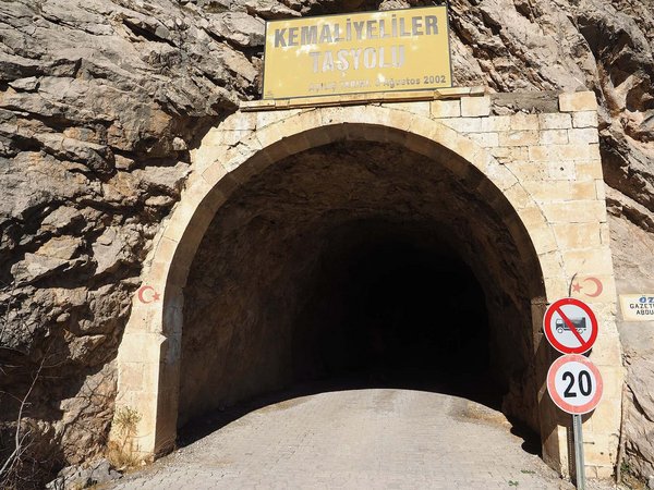 Kemaliye Taş road.jpg Egîn