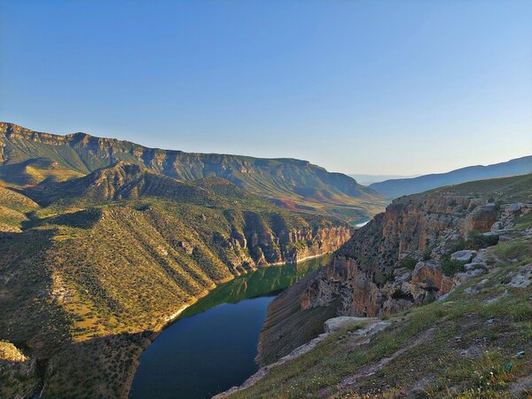 Siirt, Delikli Taş View.jpg Sêrt