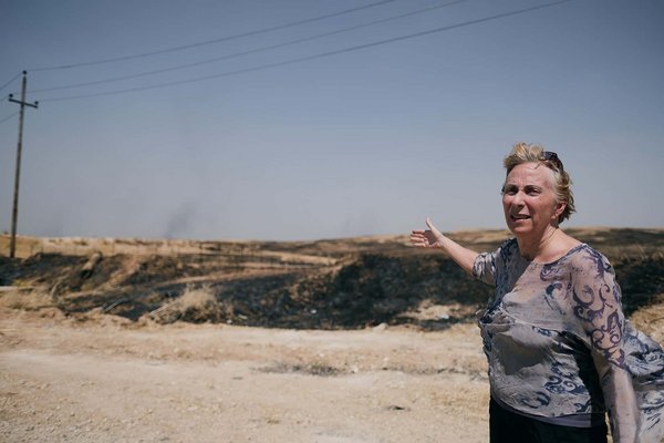 At the scene of a massacre against Ezidis committed by the Islamic State on the road to Hardan 10.jpg Şengal
