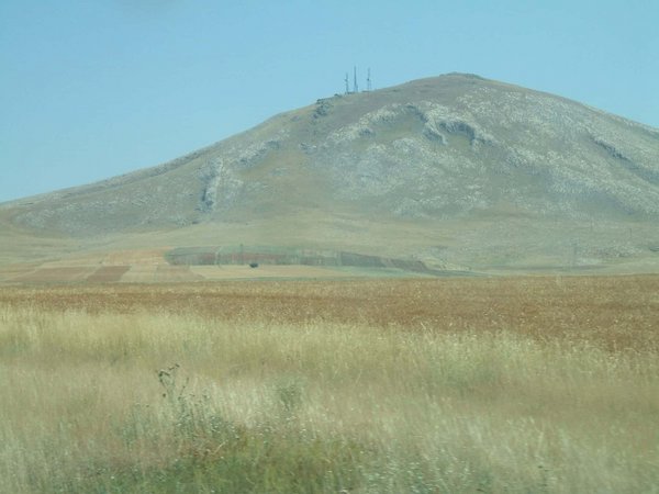 Höyüklü Tepe - panoramio.jpg Qenaal