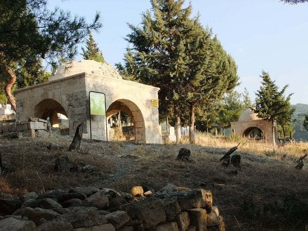 Bahçe, Osmaniye Kümbet.jpg Baxçe