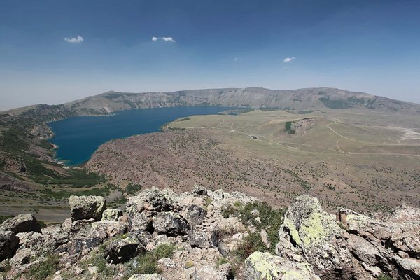 Sogukgöl z okraje kráteru - panoramio.jpg Tûxtewan