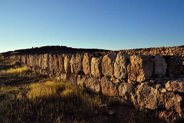 Sarissa Ancient City, Sivas Province.jpg Tonûs