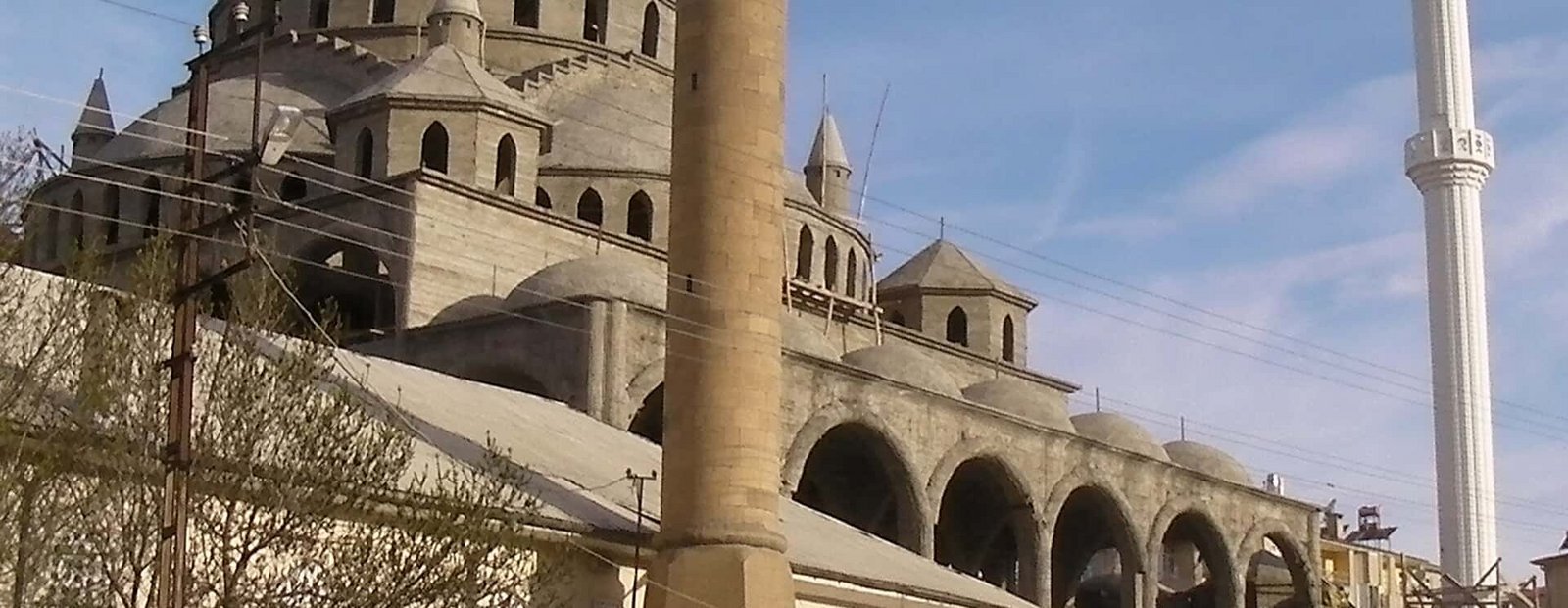 Mosque under construction Van.JPG Rêya Armûşê