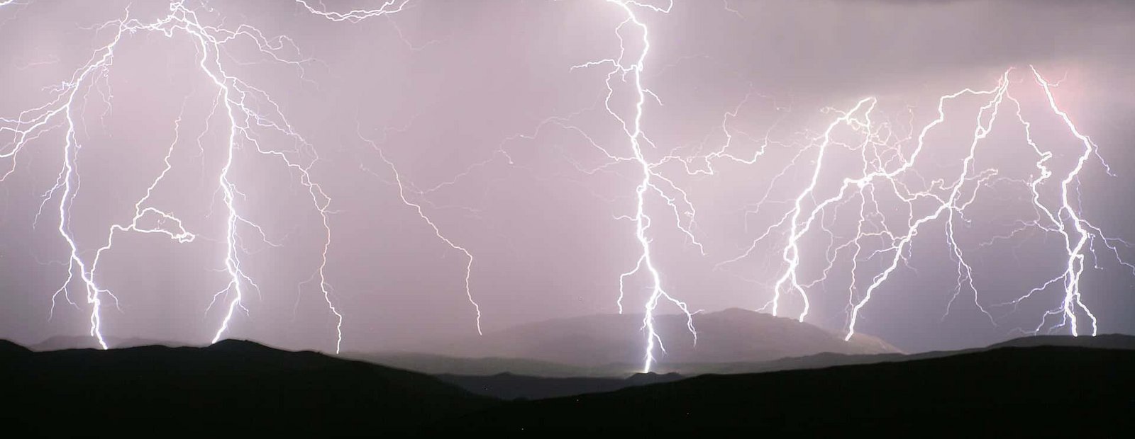 Ilic Lightning - panoramio.jpg Îliç