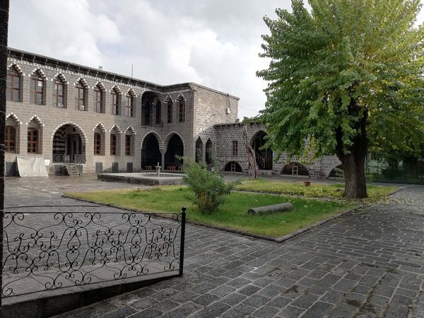 Diyarbakır Cemil Paşa Konağı.jpg Sûr