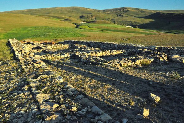 Sarissa Ancient City.jpg Tonûs