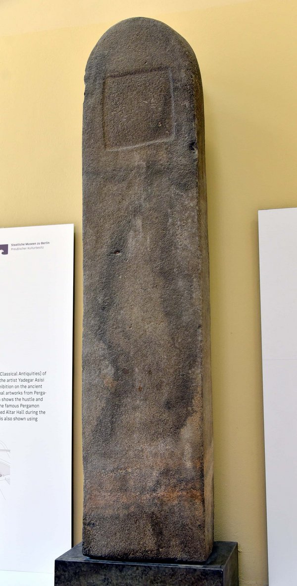 Stele of Shar-pati-beli, governor of Assur, Naṣibina, Urakka, Kahat, and Masaka. 831 BCE. From Assur, Iraq. Pergamon Museum.jpg Nisêbîn