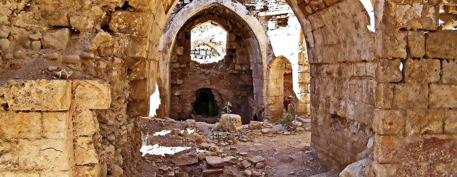Besni 26 09 2012 Eski Besni ehemaliges Bad.jpg Bêsnî