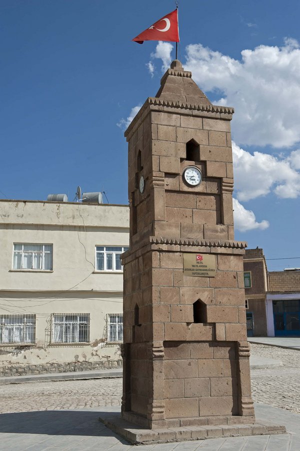 Tillo Clock Tower 8882.jpg Tîlo