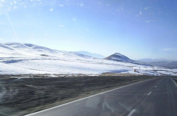 Road near to Aligoodarz at winter.JPG Alîguderz