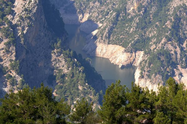 Berke Barajı - Berke Dam 02.JPG Duzcî