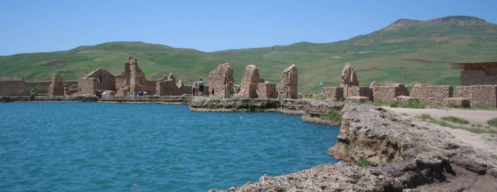 Takht-e-soleiman-1.jpg Tekab