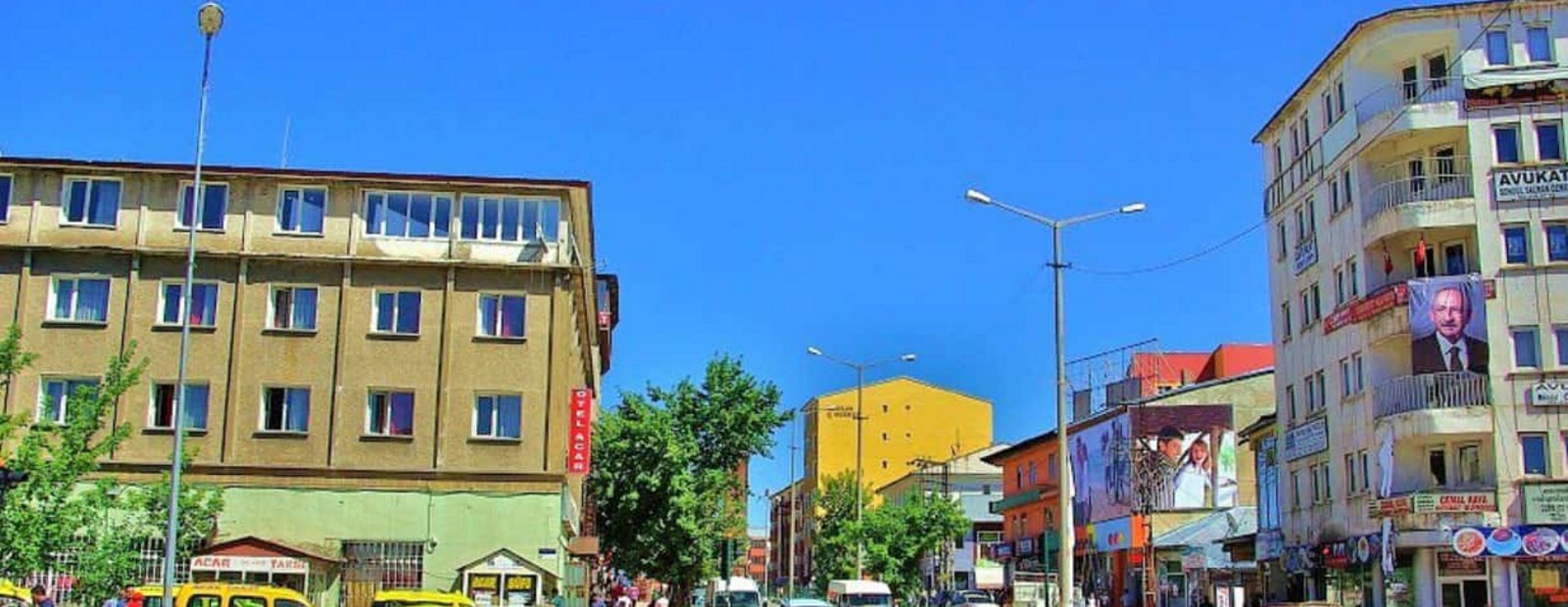 Ağrı-Şehir-Merkezinden-Caddeden-Binaların-Görünümü.jpg Agirî