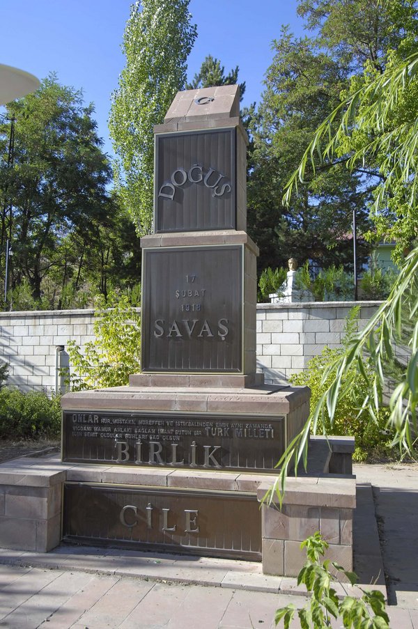 Tercan WW I Monument 9124.jpg Têrcan