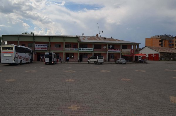 Karakoçan Busbahnhof.JPG Dep