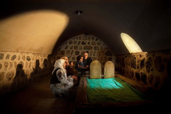 Umuda kalkan eller.jpg Cizîra Botan