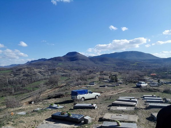 گورستان بالاجوب گهواره.jpg Dalahû