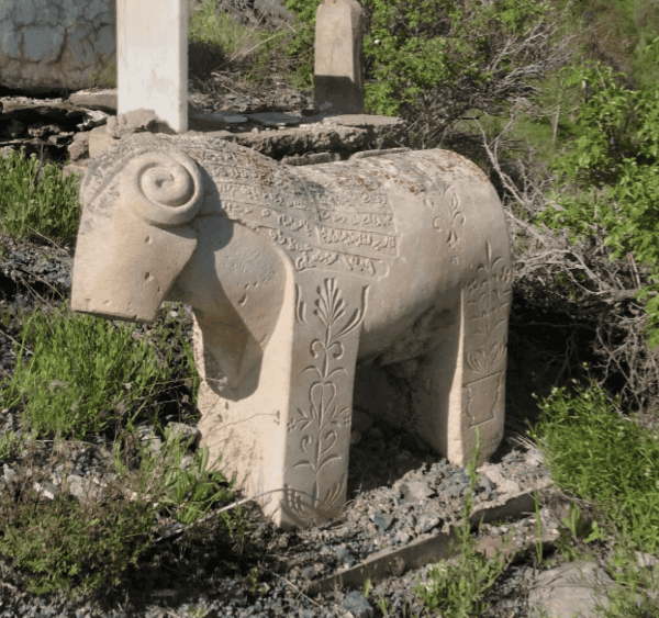 Karacalar village grave.png Cimni